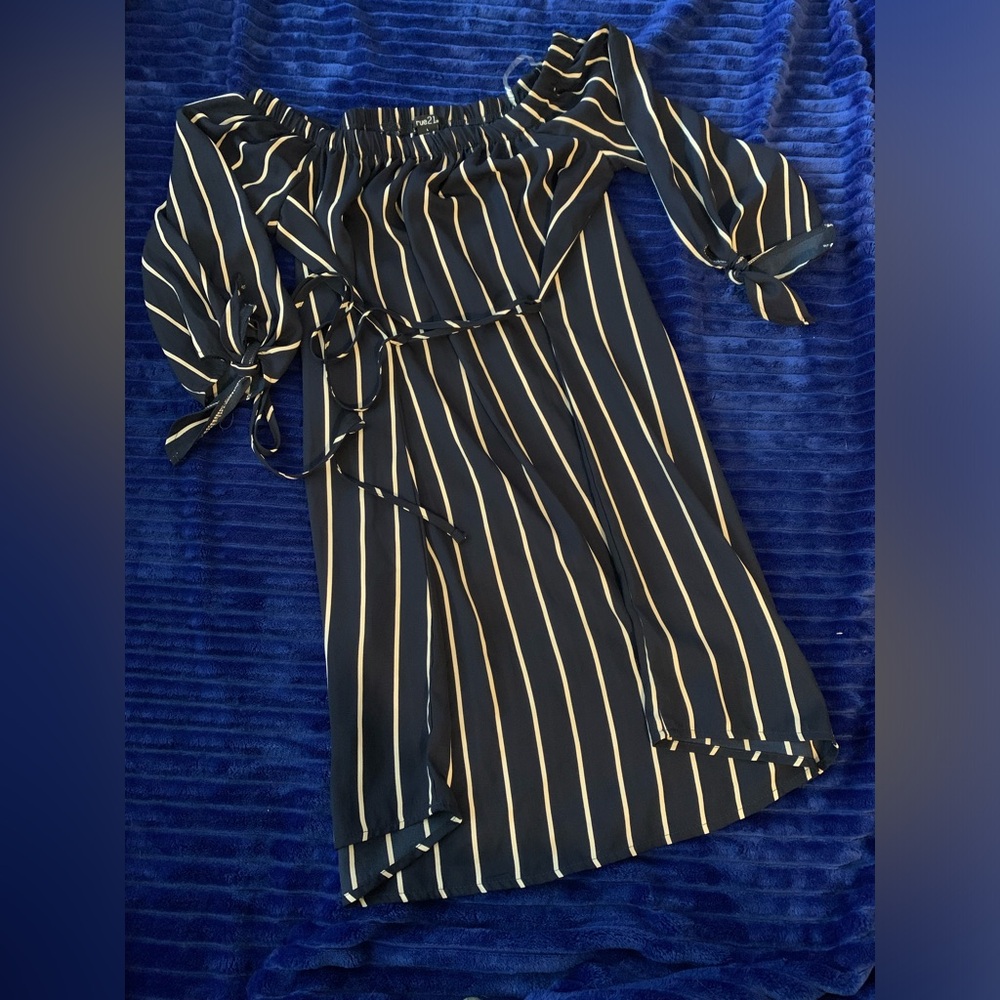 NWOT RUE 21 OFF SHOULDER DRESS